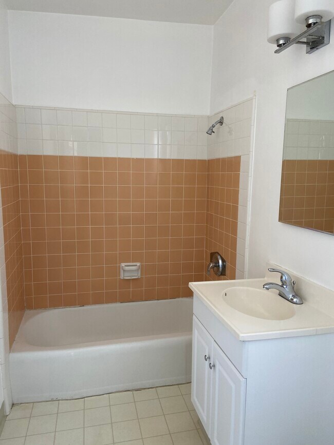 Building Photo - 21014 Reynolds Dr