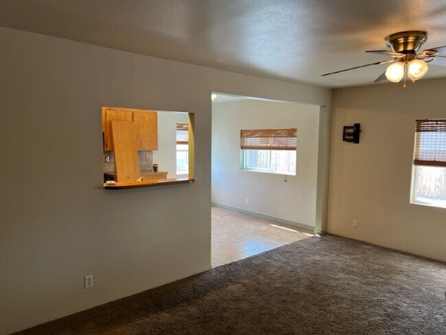 Foto del edificio - 2 Bed House -  Charm, Privacy, Storage and Convenience