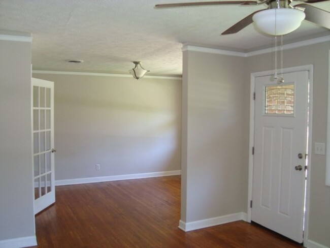 Building Photo - Rent Ready!