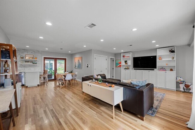 Foto del edificio - 5008 W Frances Pl