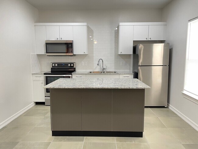Kitchen Island - 901 E Redbud Ave