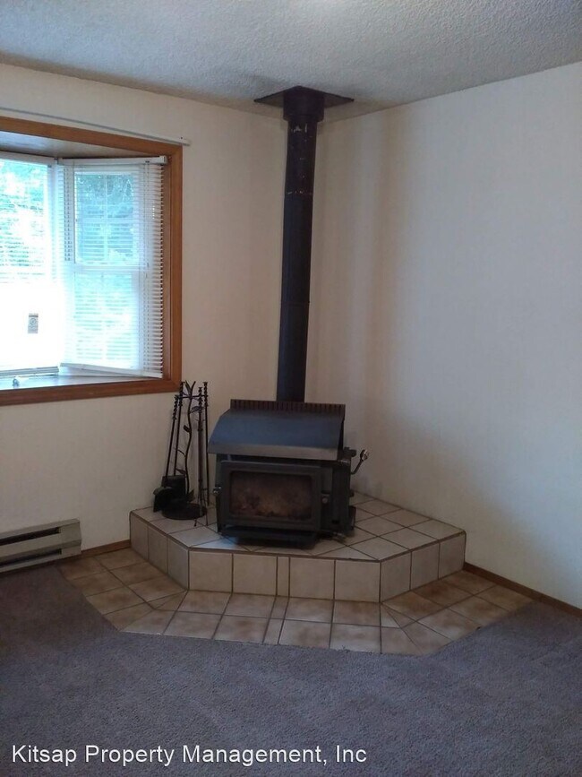Building Photo - 3 br, 1.5 bath House - 6865 E. Cascade Dr