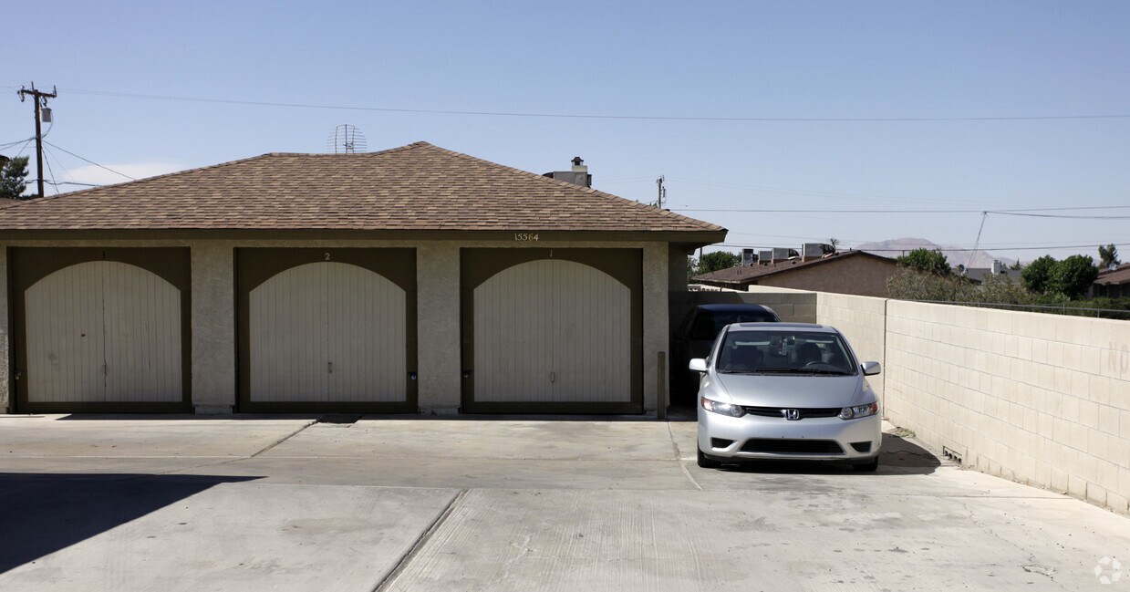 Foto del edificio - 15564 Bear Valley Rd