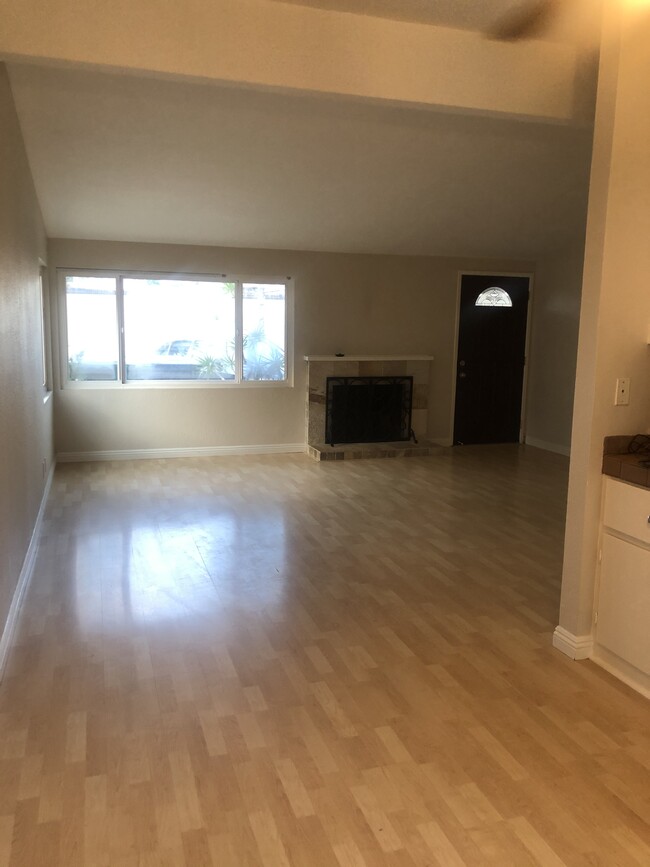 Foto del edificio - 7802 Franklin Dr