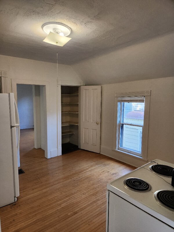 Building Photo - 209 W 33rd St