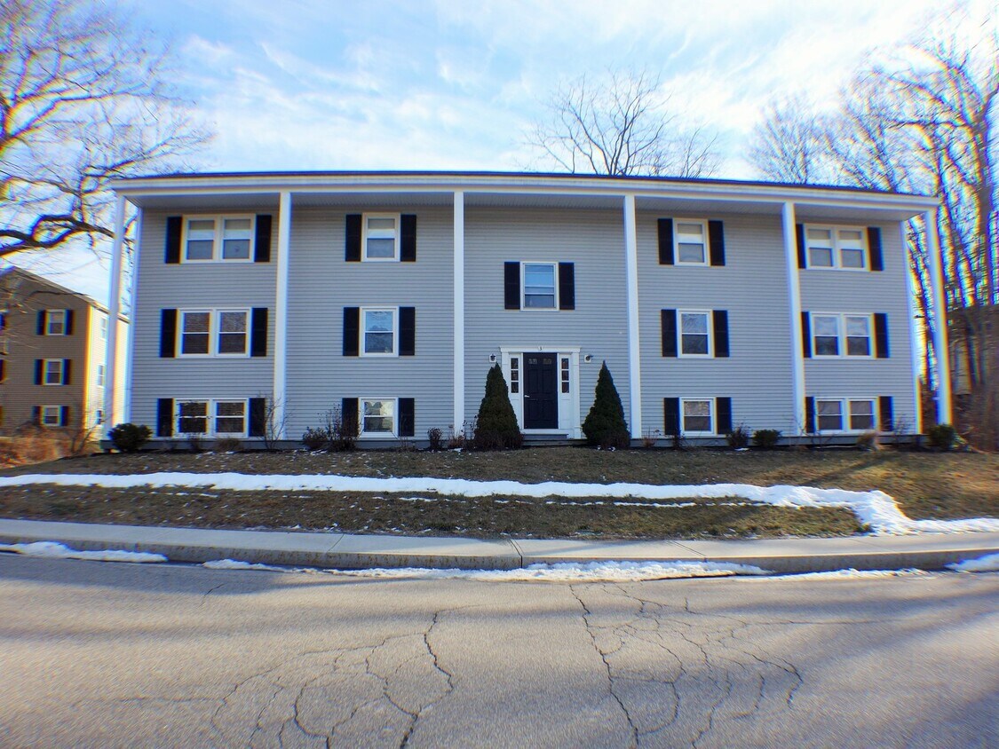 3 Williams Ave. Apartment for Rent in Kittery, ME