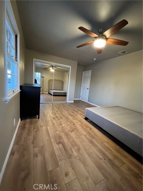 Foto del edificio - 5125 McClintock Ave