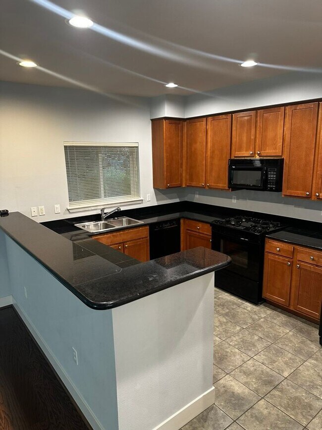 Building Photo - 3Bd/2.5Ba Bellevue Townhouse