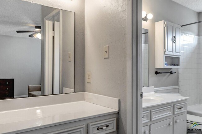 Foto del edificio - 407 Shiloh Rd