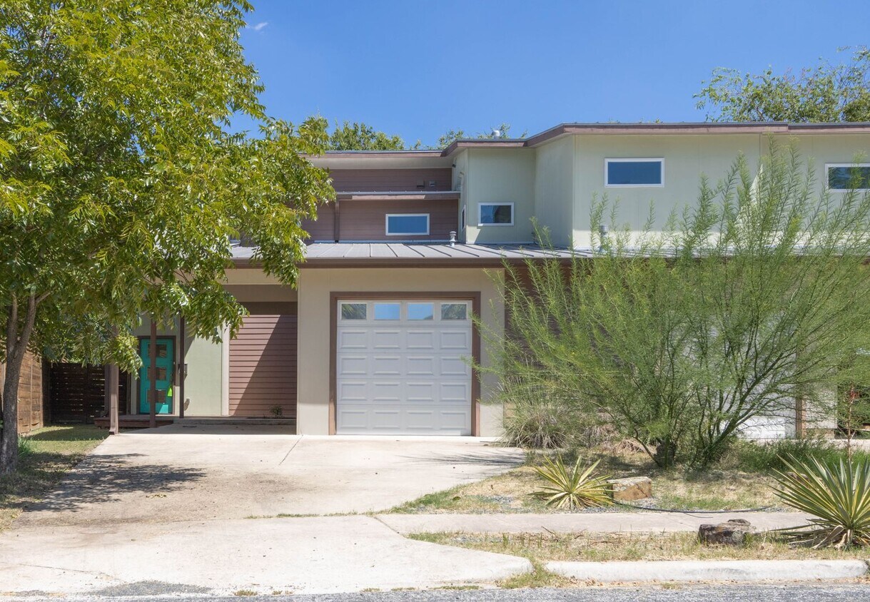 Primary Photo - 1702 Forest Hill Dr