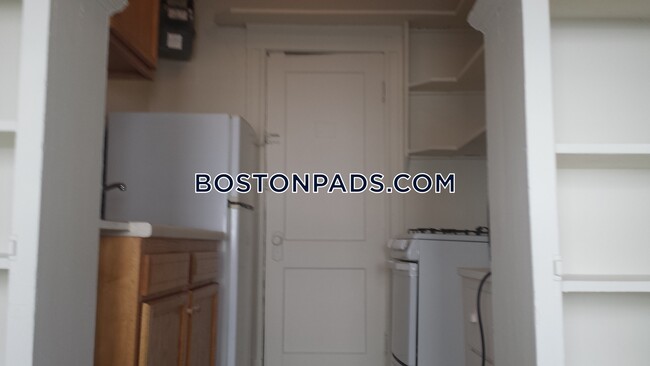 Building Photo - 1163 Boylston St