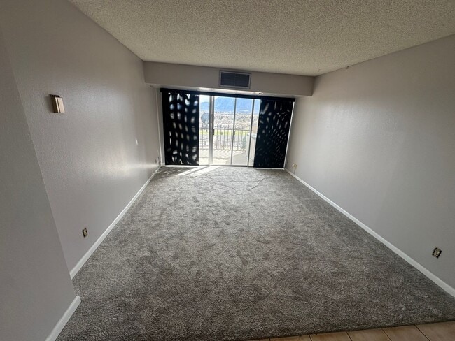 Building Photo - Fantastic 3 Bed, 2 Bath Condo