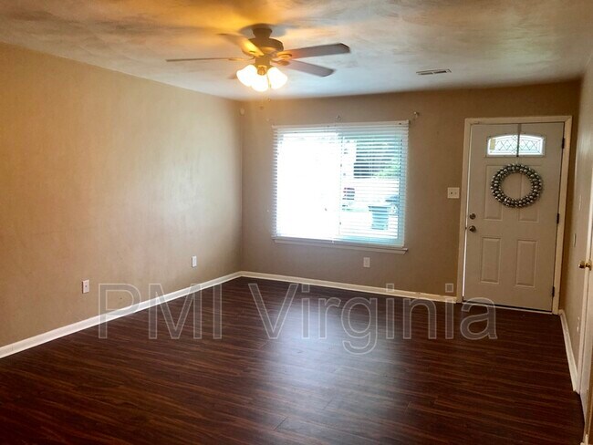 Foto del edificio - 28 Dogwood St