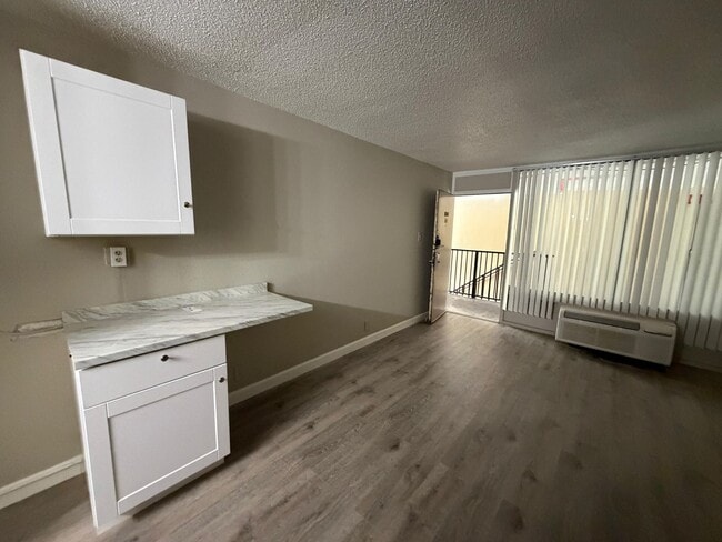Building Photo - 7900 S Orange Blossom Trl