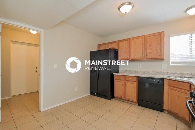 Building Photo - 3 Bedroom Pet-Friendly Home in TUCSON, AZ with Main Street Renewal