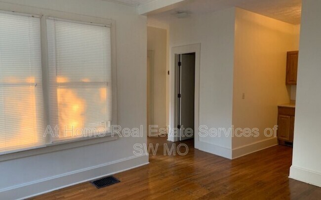 Foto del edificio - 1628 N Benton Ave