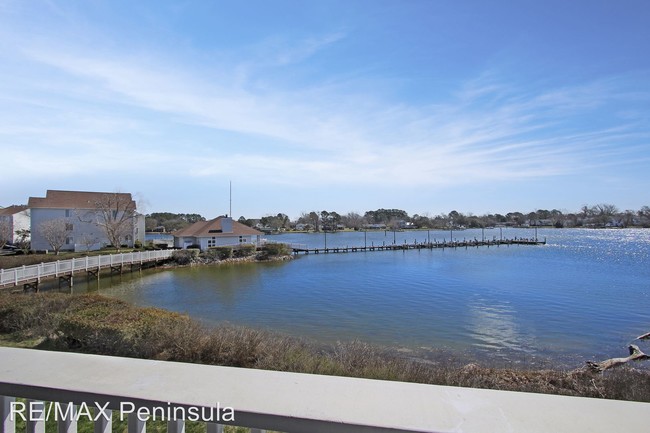 Building Photo - 215 Island Cove Ct