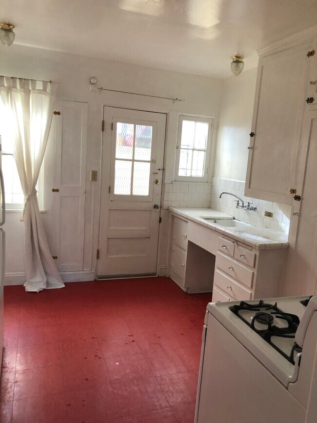 Kitchen - 807 Kodak Dr