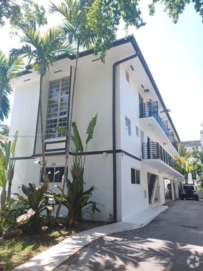 Building Photo - 514 Santander Ave