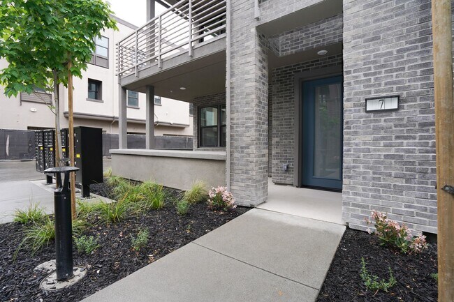 Foto del edificio - New Construction End Unit Luxury Townhome in Central Sunnyvale Location!