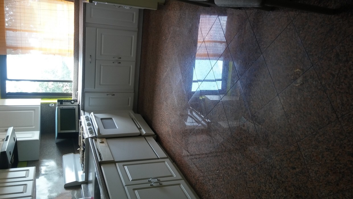 Foto principal - 210-16 Hillside Avenue