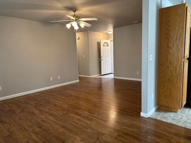 Foto del edificio - Well maintained home in desirable Ravenwood, Anderson subdivision