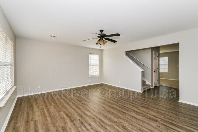Building Photo - 415 E 148th Cir