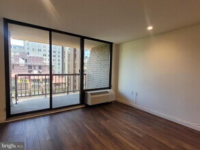 Building Photo - 241 S 6th St