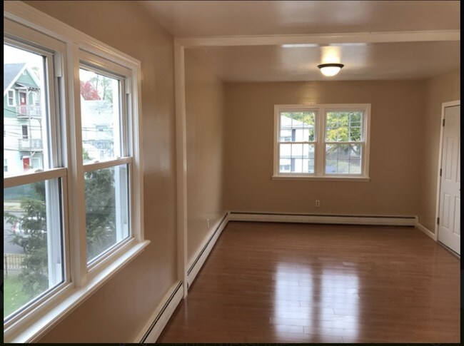 Building Photo - 116 Hinman St