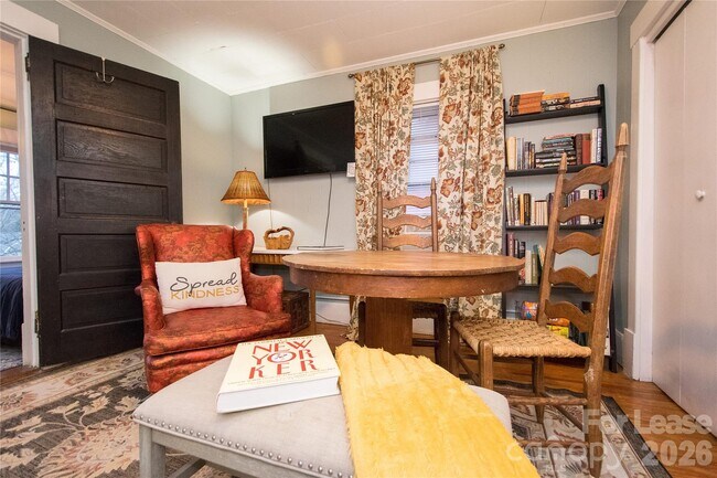 Foto del edificio - 109 Pearson Dr