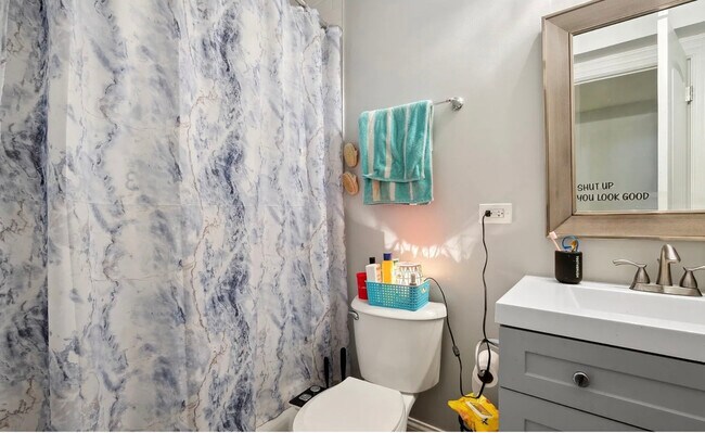 Foto del edificio - 1357 N Rockwell St