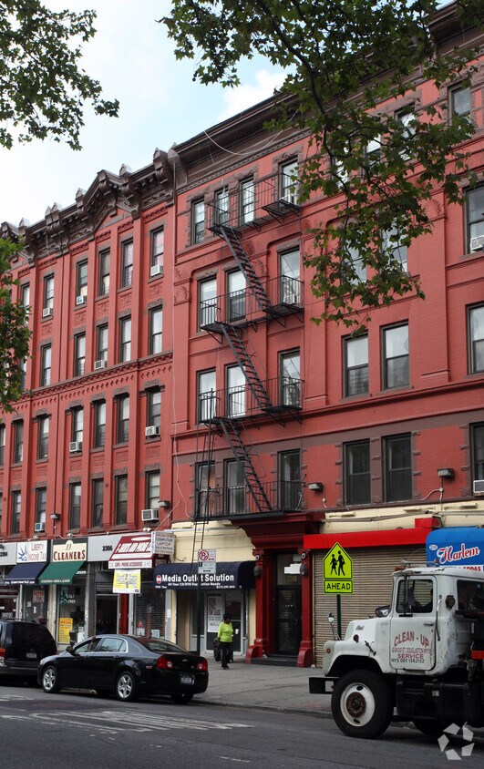 Foto del edificio - 2308 Adam Clayton Powell Jr Blvd