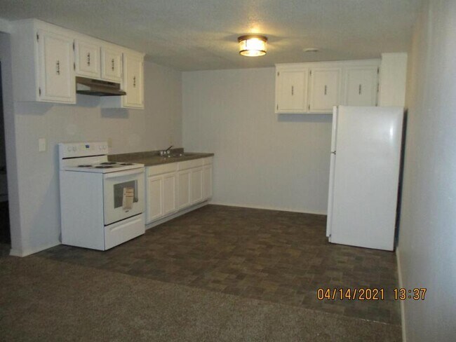 Building Photo - 15 W Paris Ave