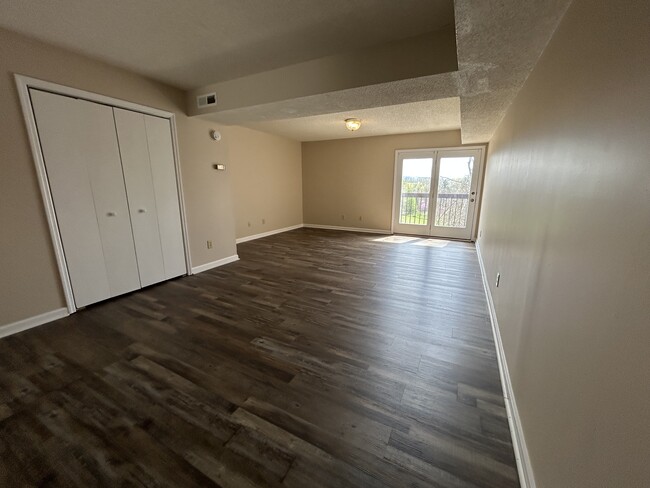 Building Photo - Laurelwood Apartments