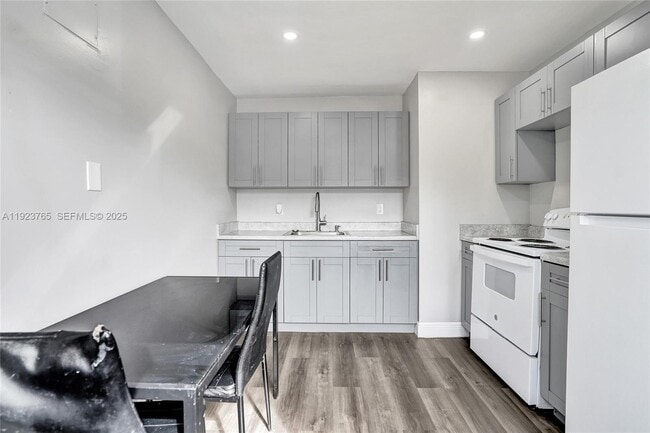 Building Photo - 3633 SW 12th Ct