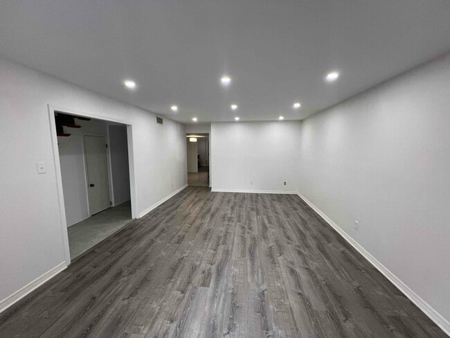 Foto del edificio - 865 Wilshire Blvd