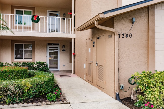 Building Photo - 7340 Glenmoor Ln