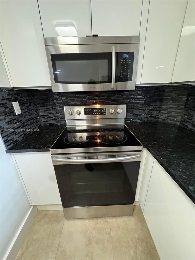 Foto del edificio - 6195 NW 186th St