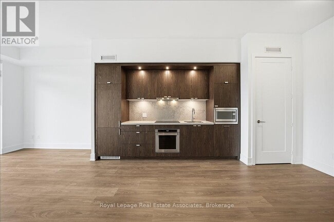 Building Photo - 259 The Kingsway