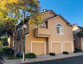 Building Photo - 5239 Tacoma Common