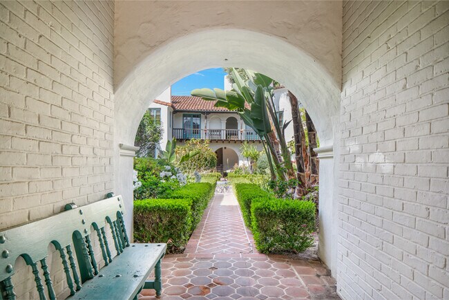 Foto del edificio - 1471 Havenhurst Dr