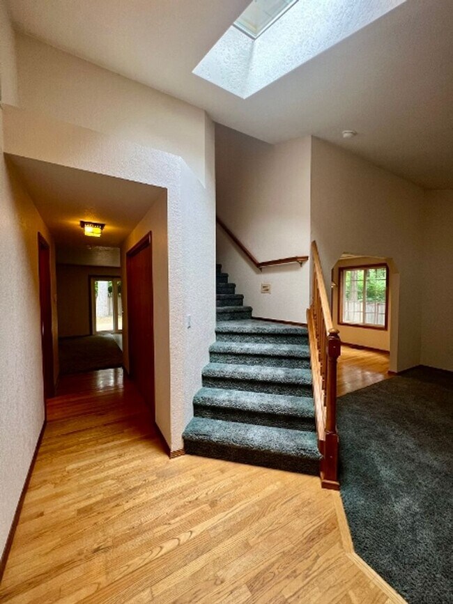 Building Photo - PENDING APPLICATION; Dog Friendly - Spacio...