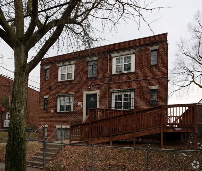 Foto del edificio - 819 51st St SE