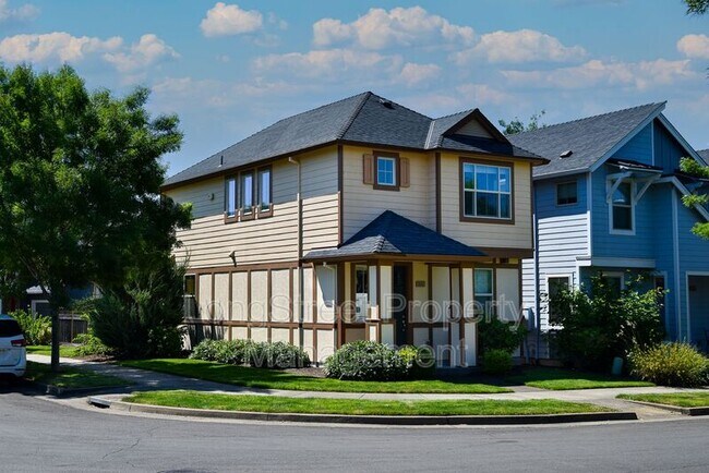 Building Photo - 3060 SE Everglade St