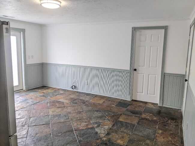 Building Photo - 2041 S Silverado Dr