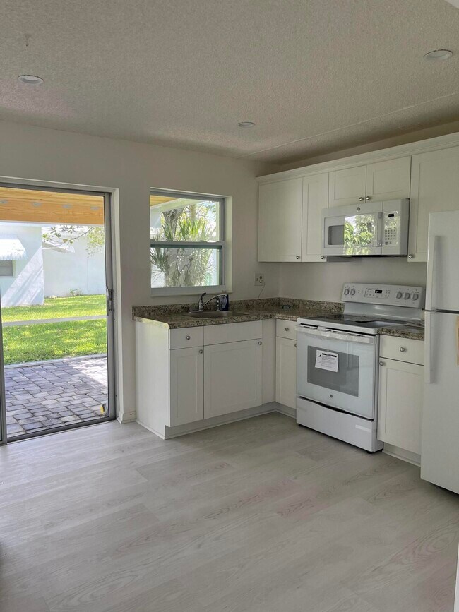 Foto del edificio - 807 SW 6th Ave