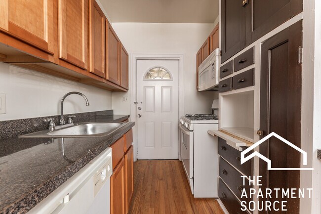 Building Photo - 4550 N Maplewood Ave