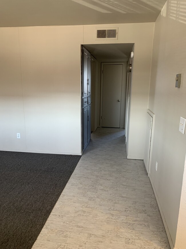 Building Photo - Charlemagne Apts.