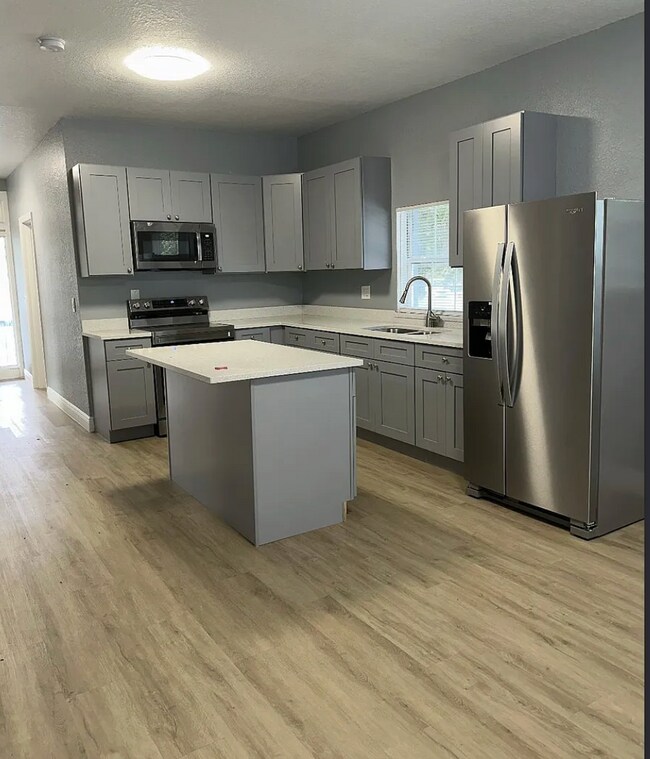 Foto del edificio - 2139 W St John St