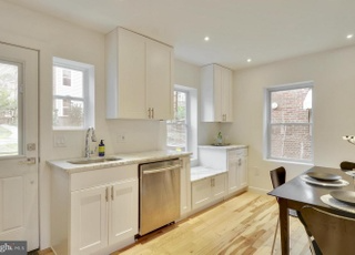 Foto principal - 625 Emerson St NE